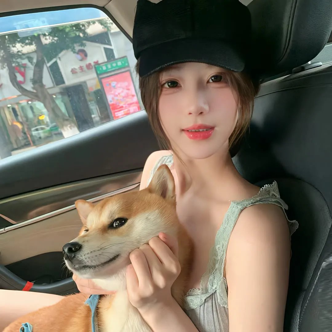 穿黄睡衣的女孩
